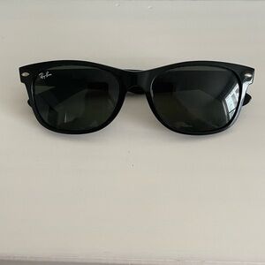 Ray Ban New Wayfarer RB 2132 Sunglasses